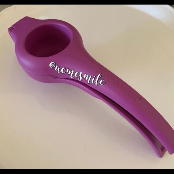 Tupperware Ergonomic Citrus/Lemon & Lime Squeezer Press - Picture 5 of 7